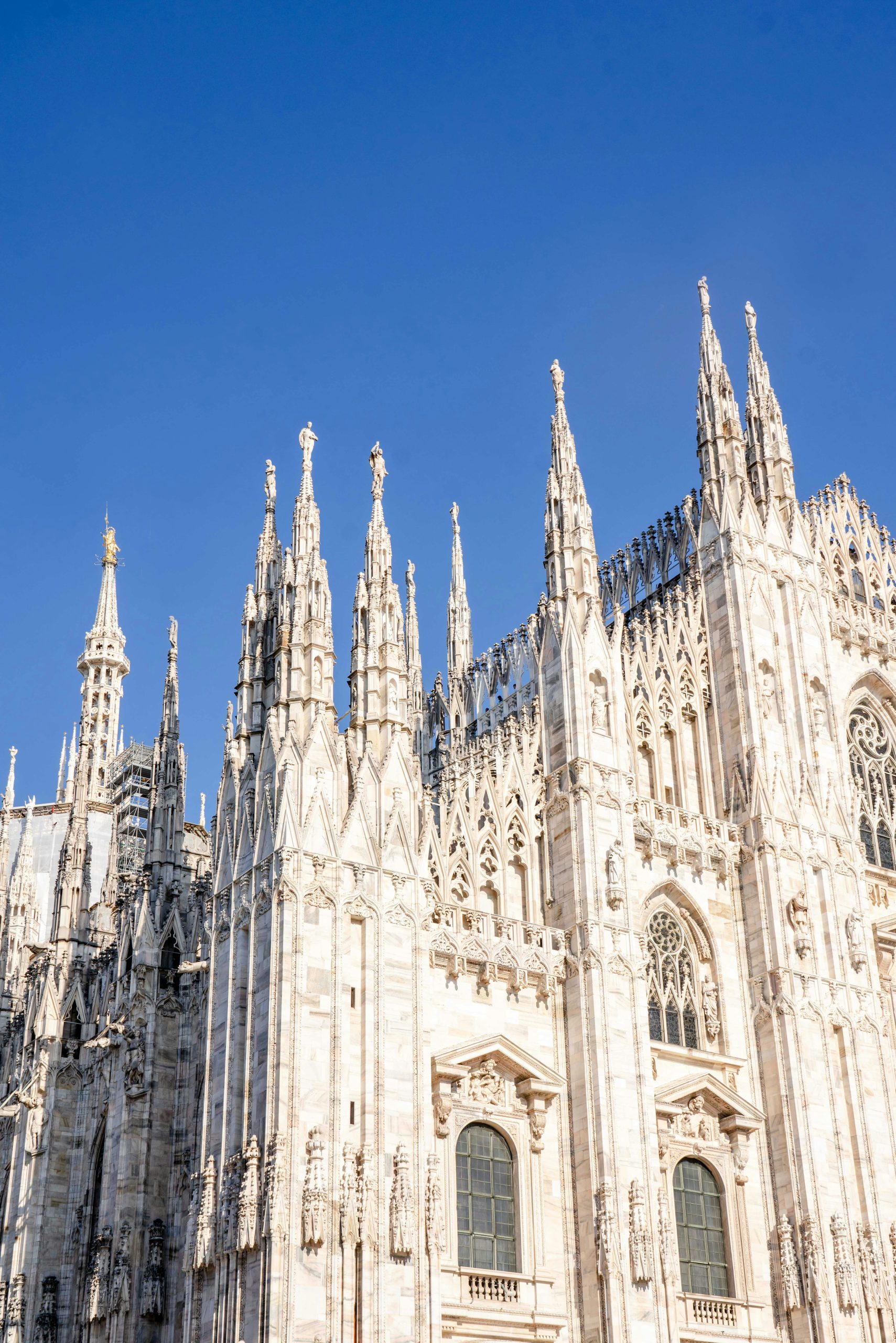 Duomo de Milán con su fachada gótica